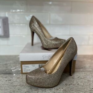 Jessica Simpson Glittering Gold Heels size 7.5